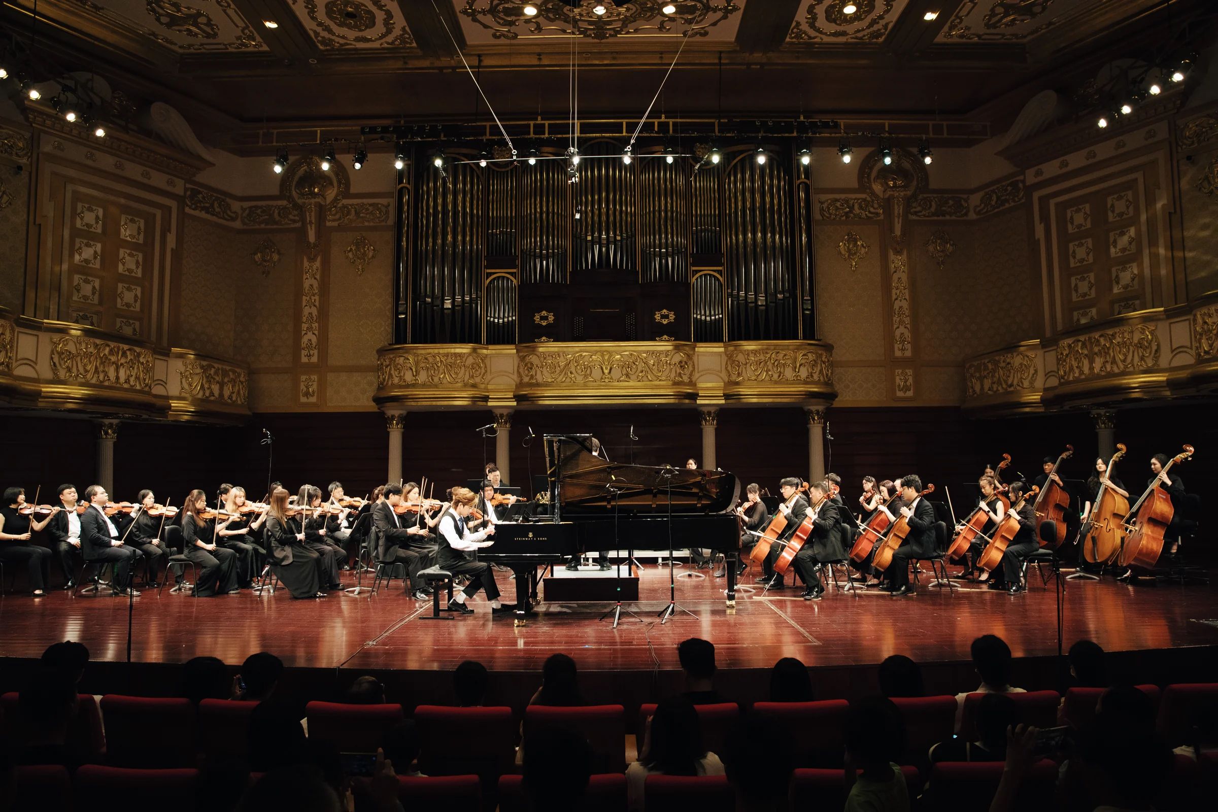 Pianist and orchestra on the concert hall stage